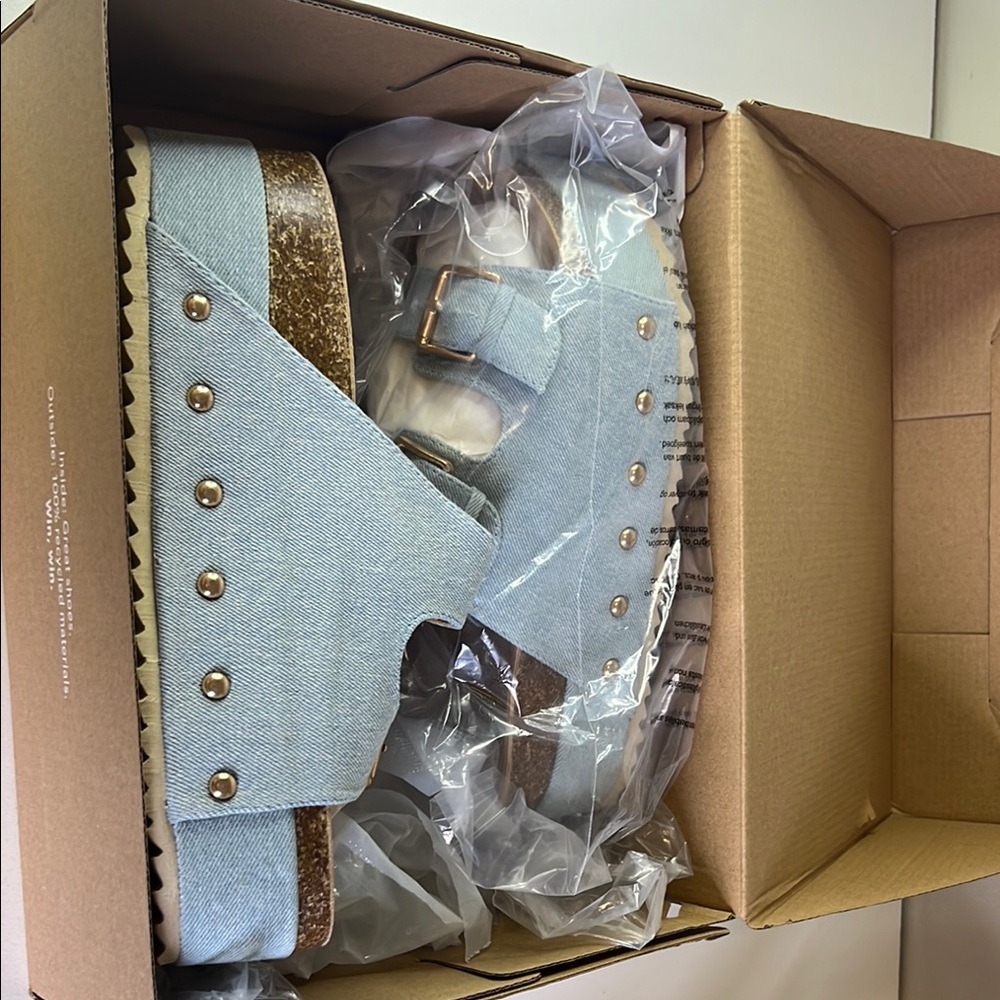 **NEW** JustFab Denim Blue Platform Slides with Gold Accents - Picture 4 of 4